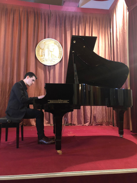 Facundo González, pianist