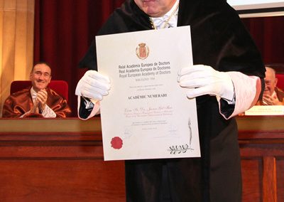 Dr. Javier Gil Mur