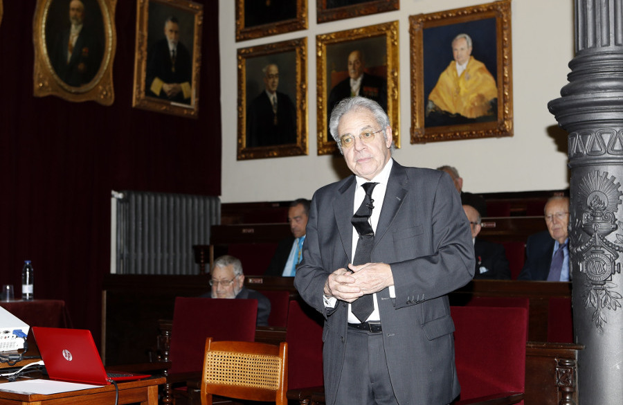 Dr. Pedro Claros Blanch en la conferencia: El papel del laringólogo en la ópera
