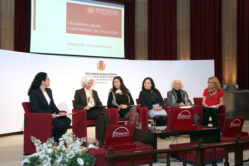 Debate mujeres que cambian el mundo, organizado por la RAED