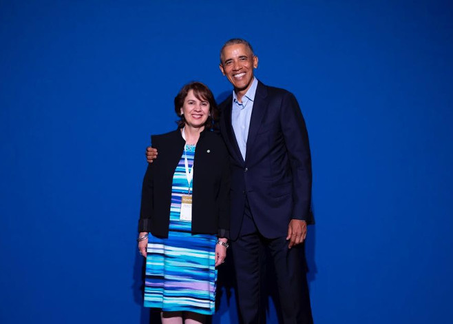 Dra. Rosalía Arteaga y Barack Obama
