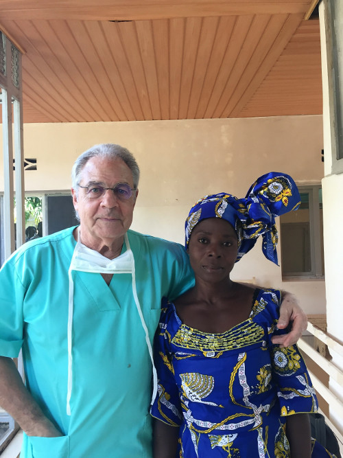 Paciente con bocio - Misión humanitaria a Burundi
