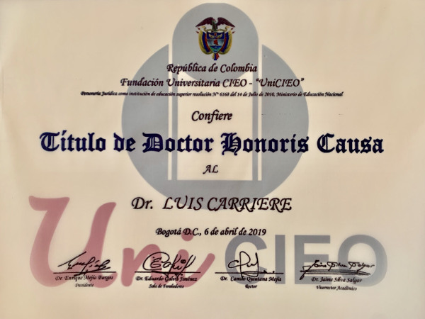 Luis Carrière Doctor Honoris Causa por la Universidad UniCIEO