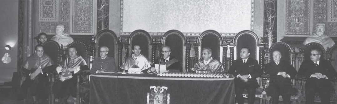 Mesa presidencial de la apertura del curso académico 1967-1968 celebrada en el parainfo de la Universidad de Barcelona.