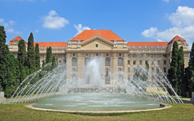 La Reial Acadèmia signa sengles convenis amb les universitats de Széchenyi i Debrecen
