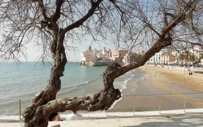 Una imagen icónica de Sitges que sintetiza historia y patrimonio