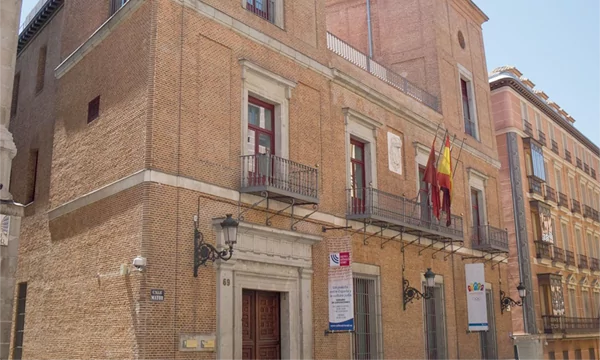 La influència de las Reials Acadèmies a la societat madrilenya