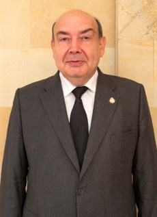 Dr. Carlos Cortina Riu