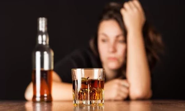 El estigma social del alcoholismo y las dificultades de su recuperación
