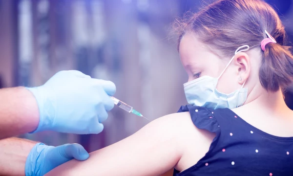 El debate bioético sobre la vacunación infantil contra la Covid