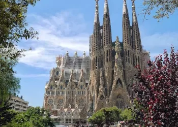 The Royal Academy returns to the Sagrada Família on the Centenary of Gaudí’s death