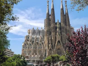 La Real Academia vuelve a la Sagrada Familia en el centenario de la muerte de Gaudí