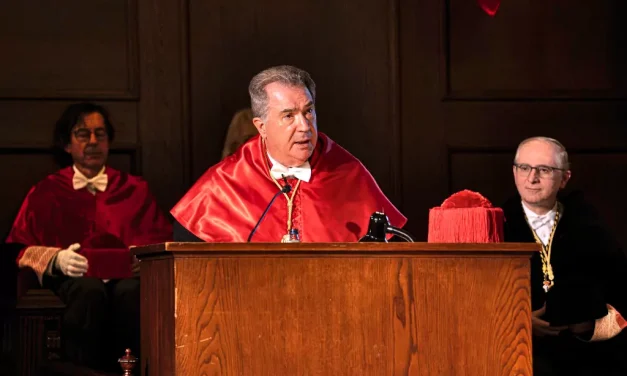 Excmo. Sr. Dr. Fernando Pedro Méndez González