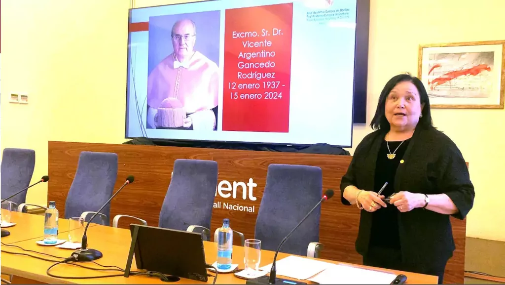 La Dra. M. Àngels Calvo, durante la presentación de la Consolatio 2024