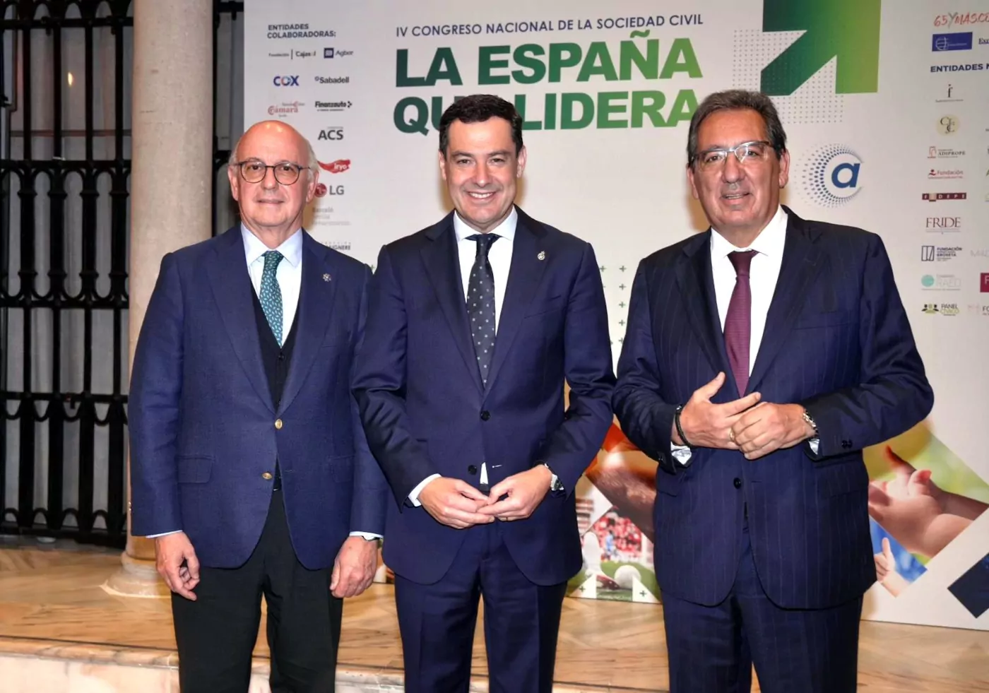 De izquierda a derecha: Aldo Olcese Santonja, Juan Manuel Moreno Bonilla y Antonio Pulido Gutiérrez