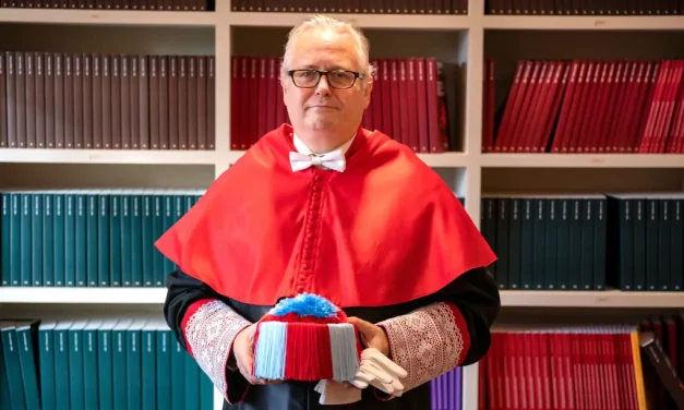 Excmo. Sr. Dr. Albert Estrada-Rius