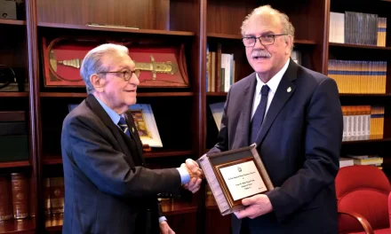 La Real Academia de Ciencias Económicas y Financieras reconoce a Pont y Rocafort