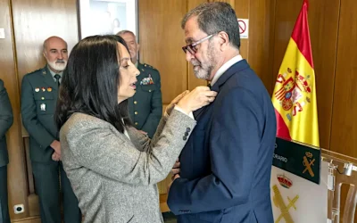 López Muñoz recibe el máximo reconocimiento de la Guardia Civil