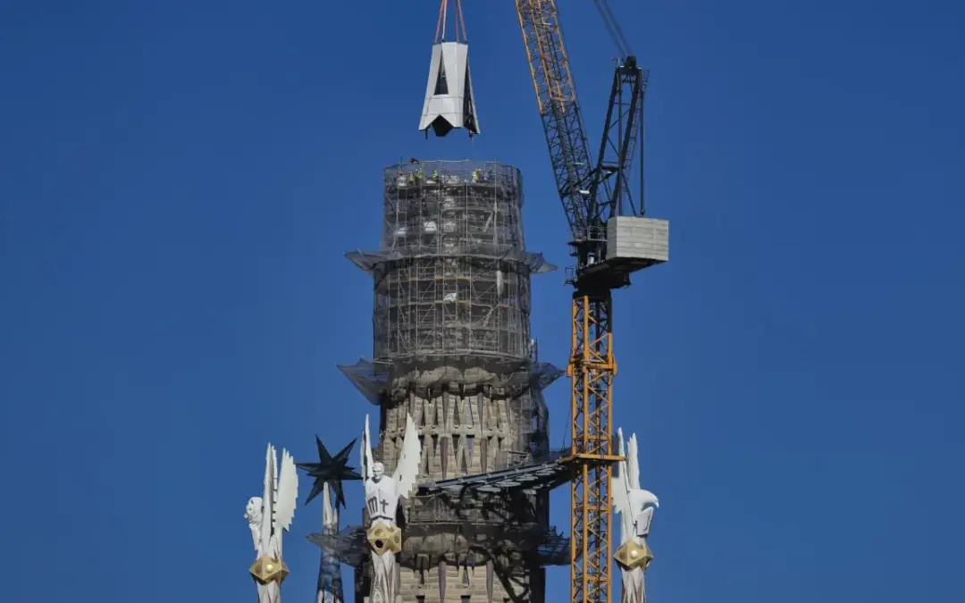 La gran cruz que coronará Barcelona
