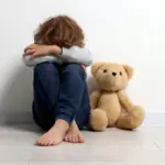 Cuidando de nuestros menores: de las carencias afectivas al maltrato y los abusos