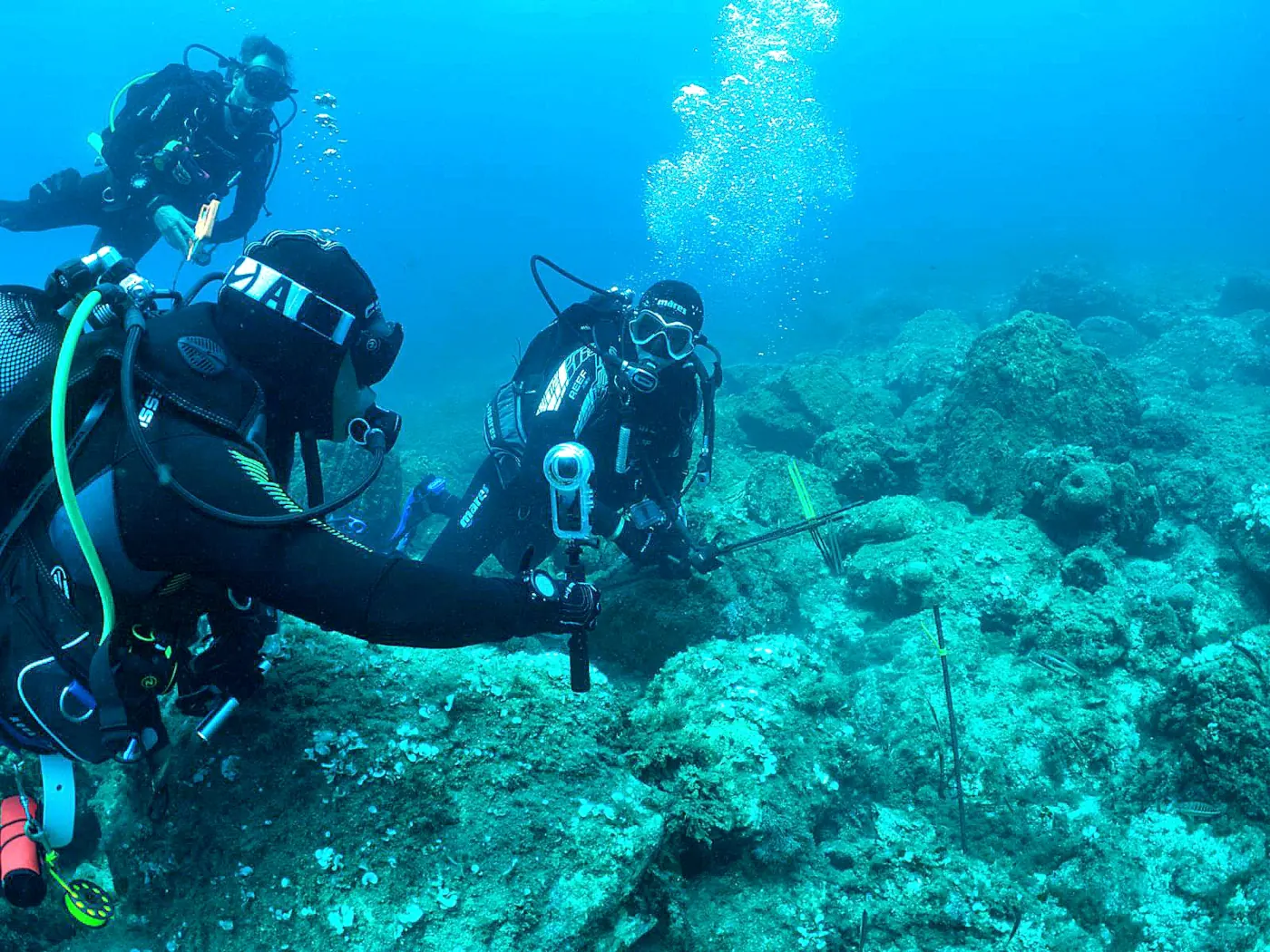 El equipo Silmar durante la instalacion de un tansecto submarino